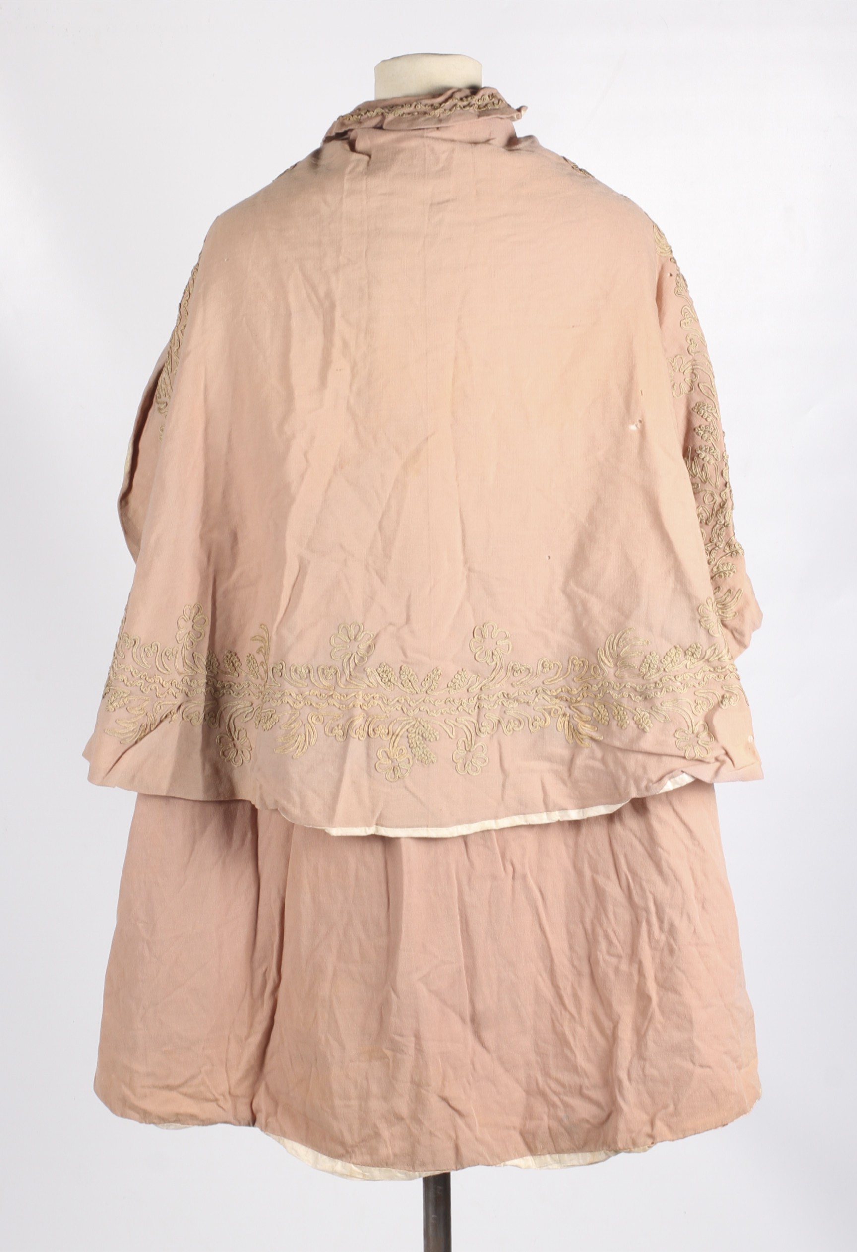 An early 20th century pink cotton shoulder cape. - Image 3 of 3