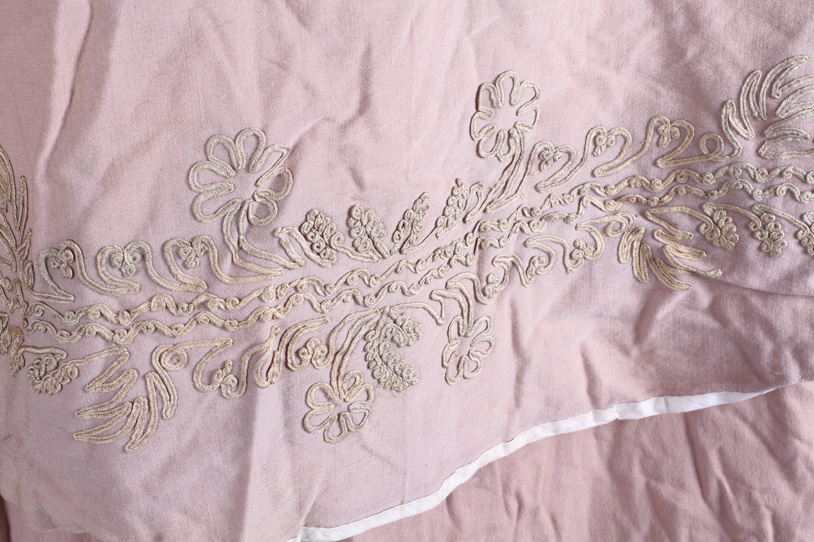 An early 20th century pink cotton shoulder cape. - Image 2 of 3