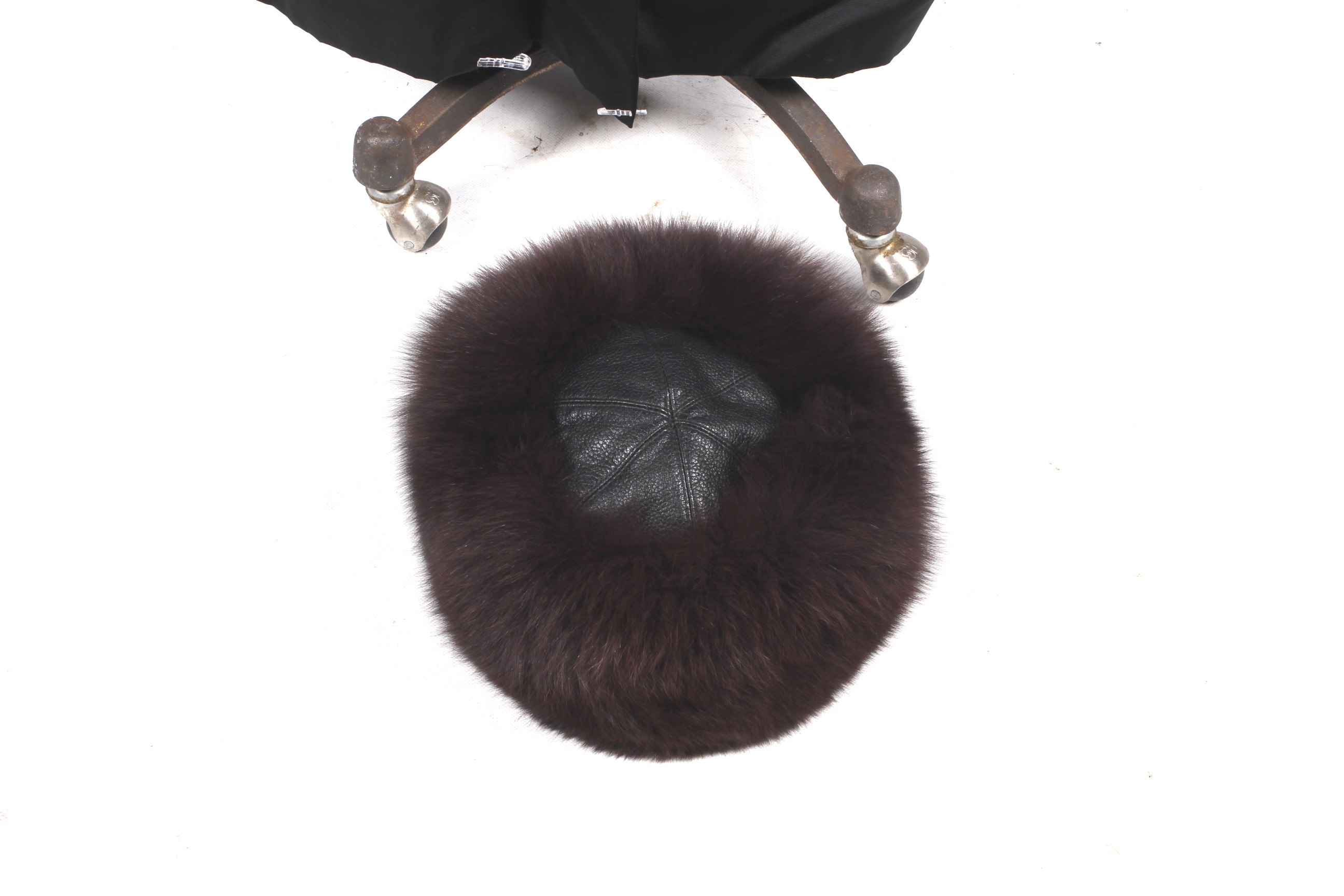 A vintage ladies black coat and two fur trimmed hats. - Image 3 of 4