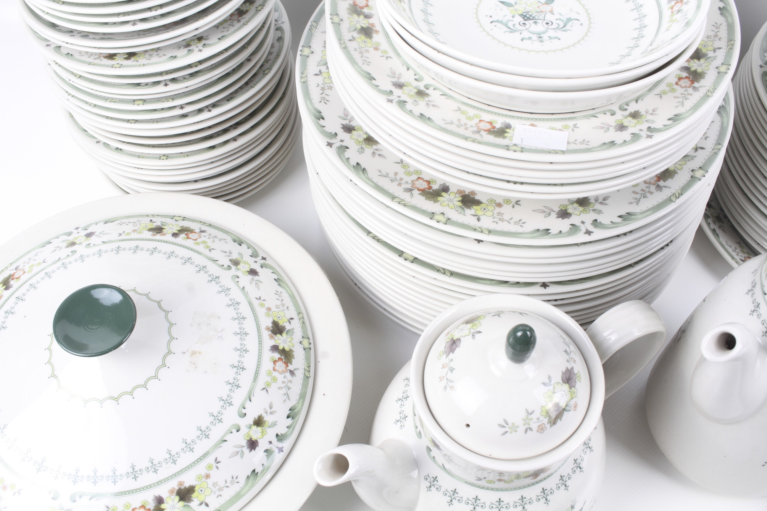 An extensive Royal Doulton dinner and tea service. - Image 2 of 4