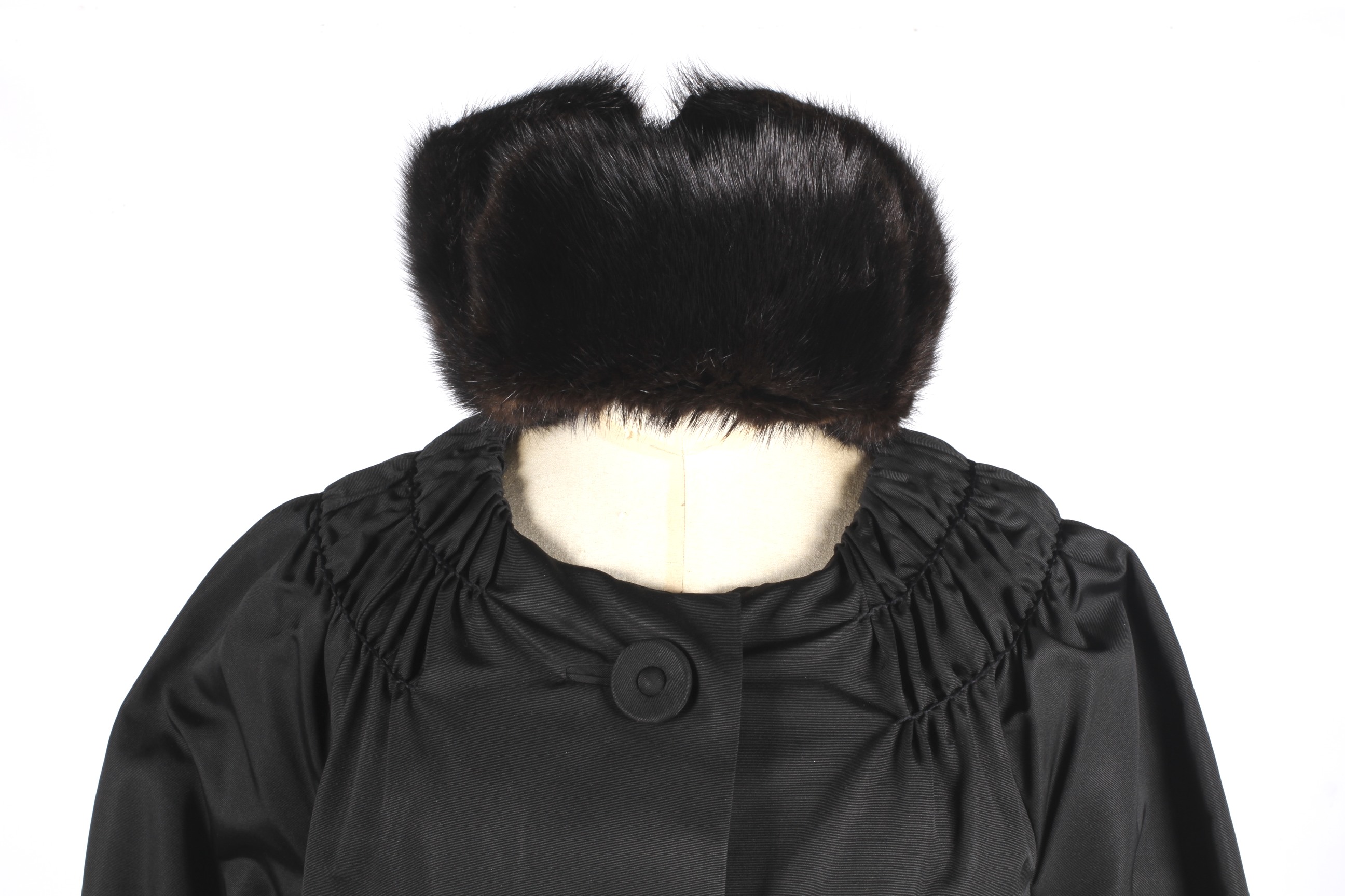 A vintage ladies black coat and two fur trimmed hats. - Image 4 of 4