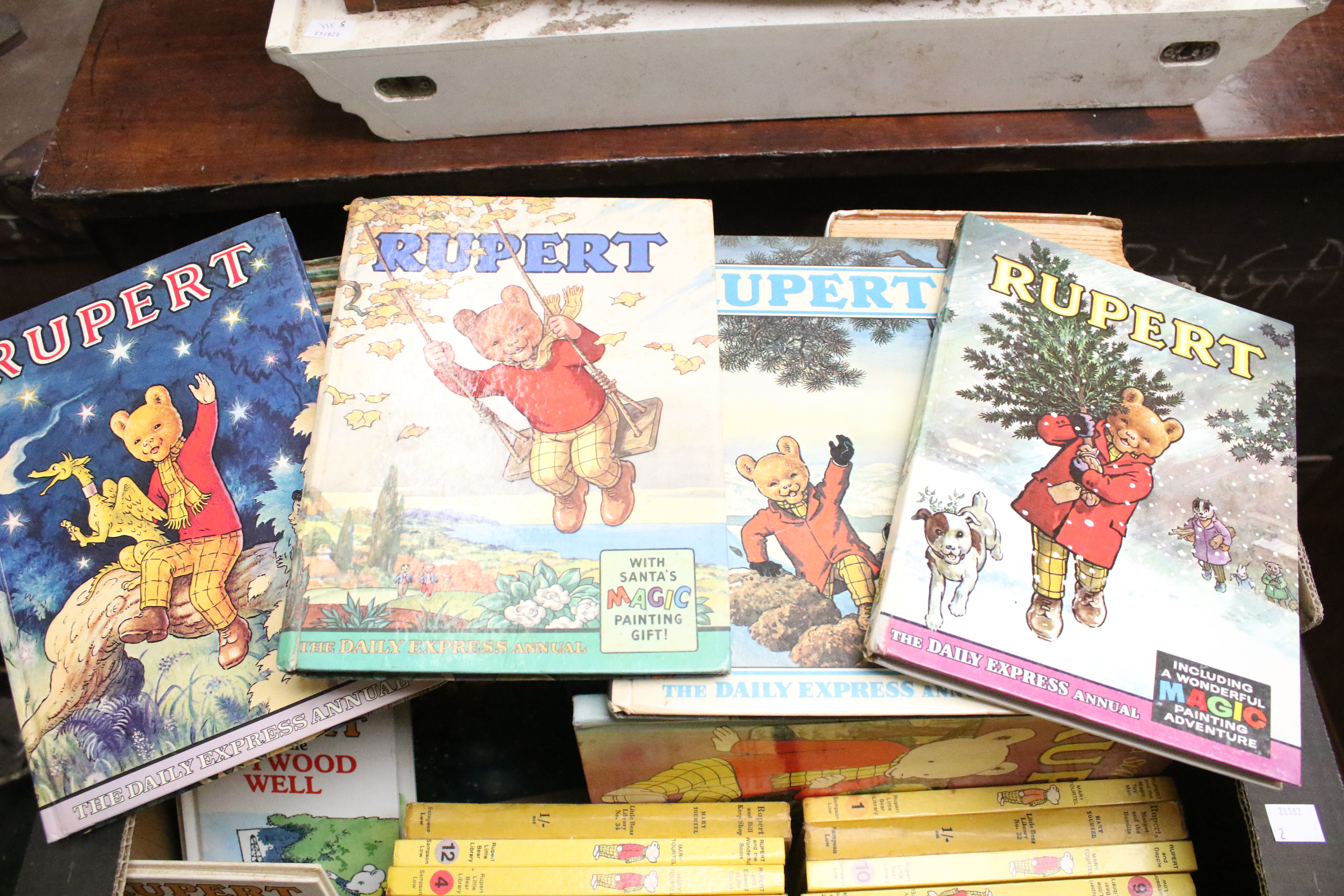 A large collection of vintage Rupert books dating back to the 1930s/40s. - Bild 9 aus 10