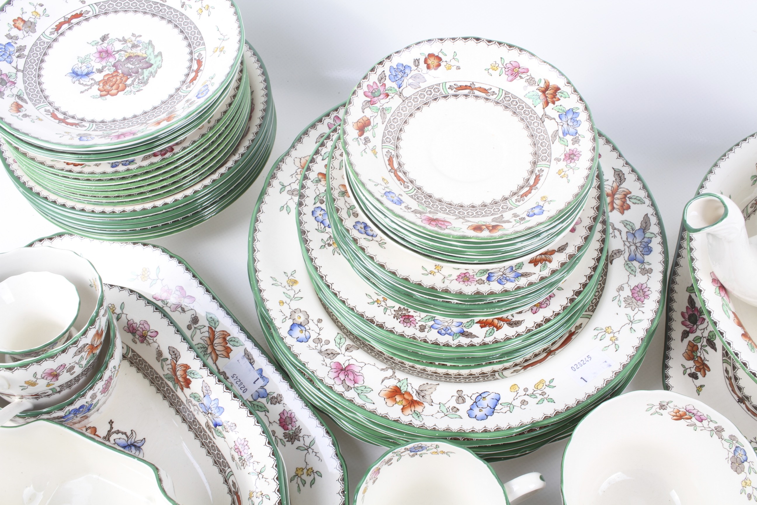 A Copeland Spode 'Chinese Rose' dinner and tea service. - Image 2 of 3