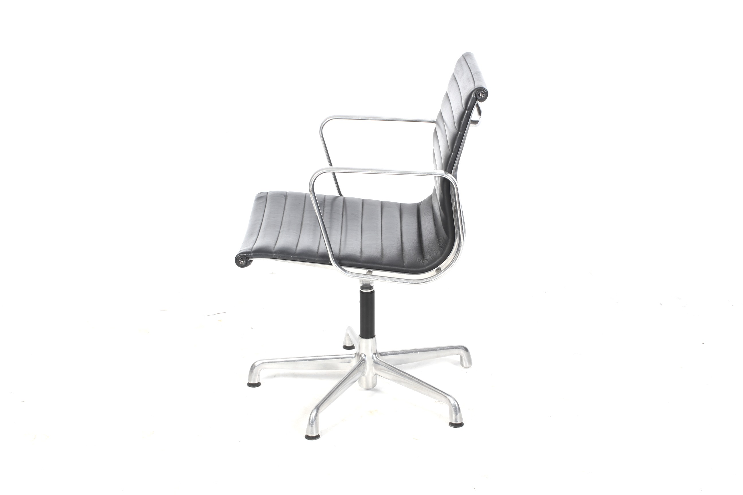 After Charles and Ray Eames, a low back swivel office chair. - Image 2 of 2