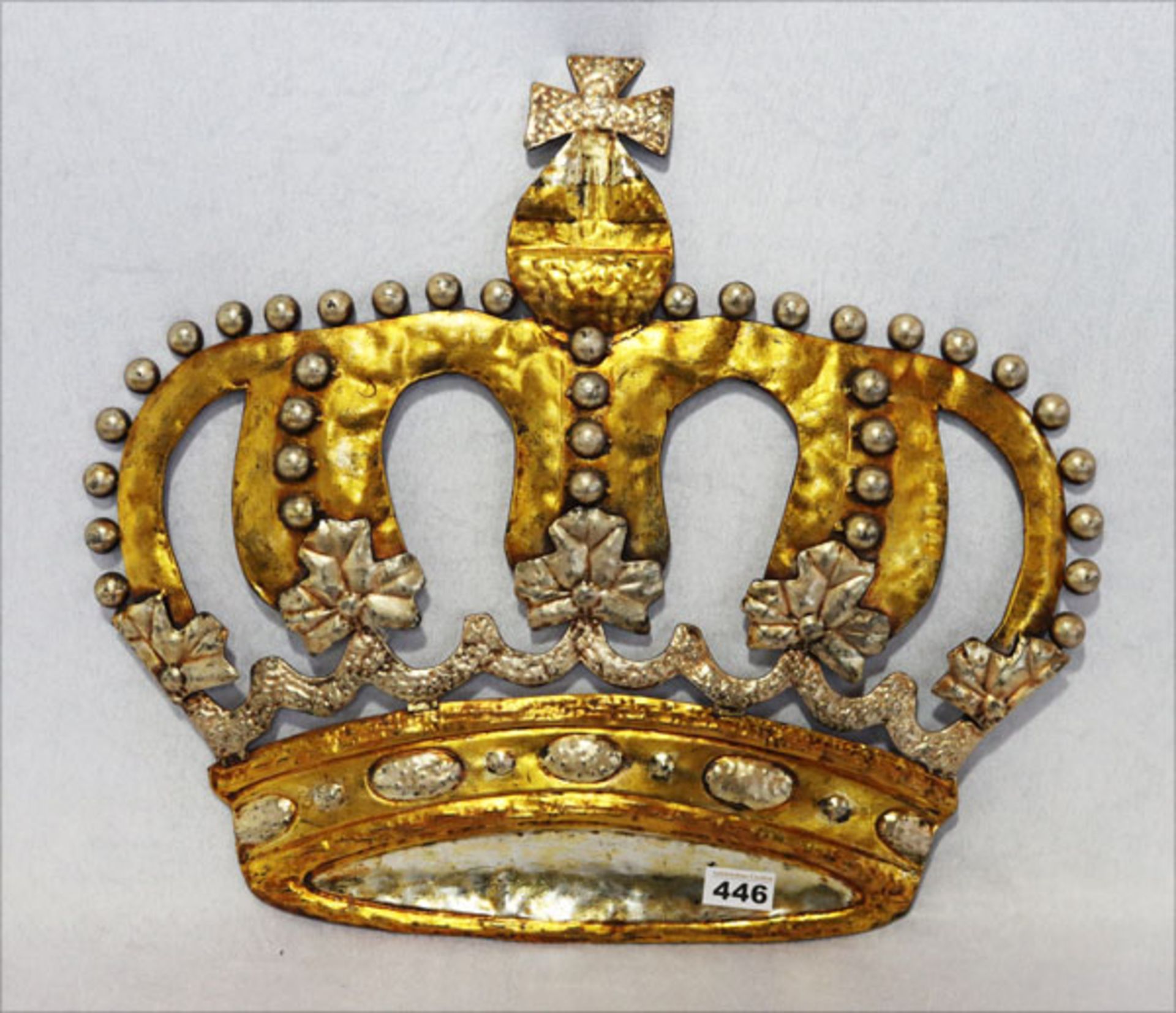 Metall-Relief Krone, gold/silber bemalt, H 50 cm, B 56 cm