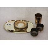Silber Konvolut: 2 Serviettenringe, Becher, 12 Glasuntersetzer, Gabel und ovales Tablett, 800/835