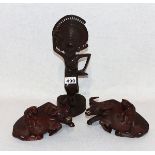 2 asiatische Holzfiguren 'Männer auf Wasserbüffel', mit Glasaugen, H 12 cm, L 22 cm, und