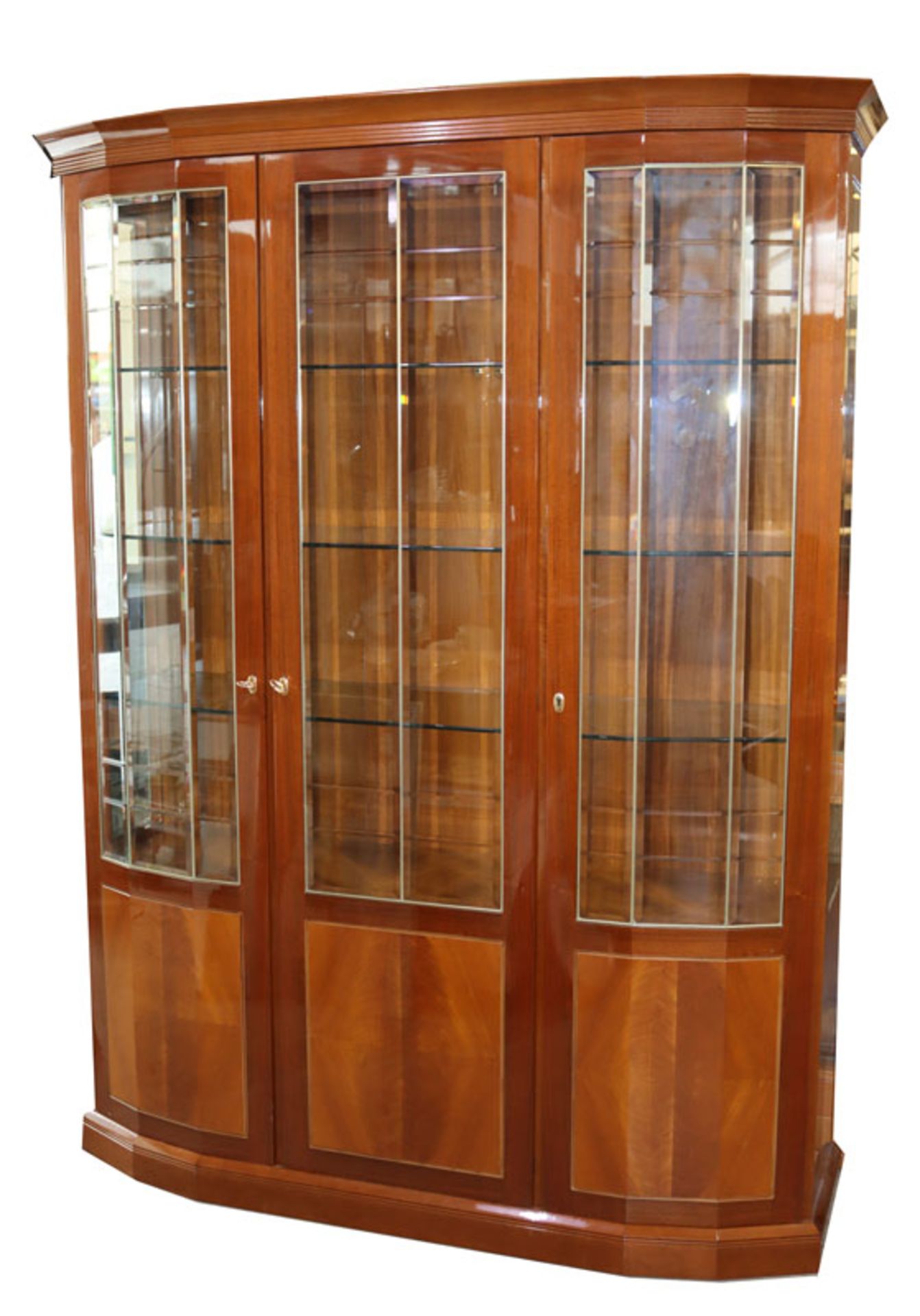 Vitrinenschrank, Korpus mit 3 verglasten Türen, Facettenschliff, Glasböden, H 206 cm, B 157 cm, T 38