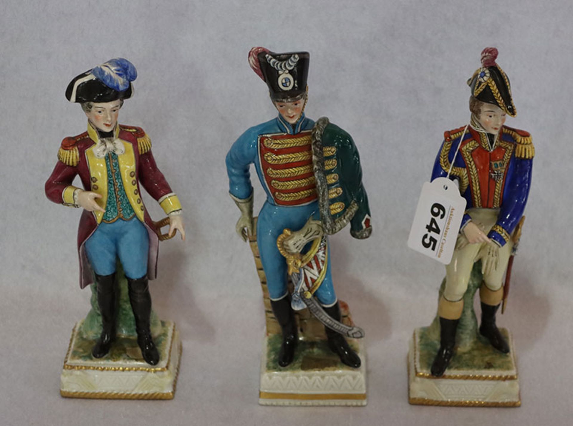 3 Porzellan Figuren der Manufaktur Neapel - Dresden, 'Husar', ' La Fayette' und 'Offizier', farbig
