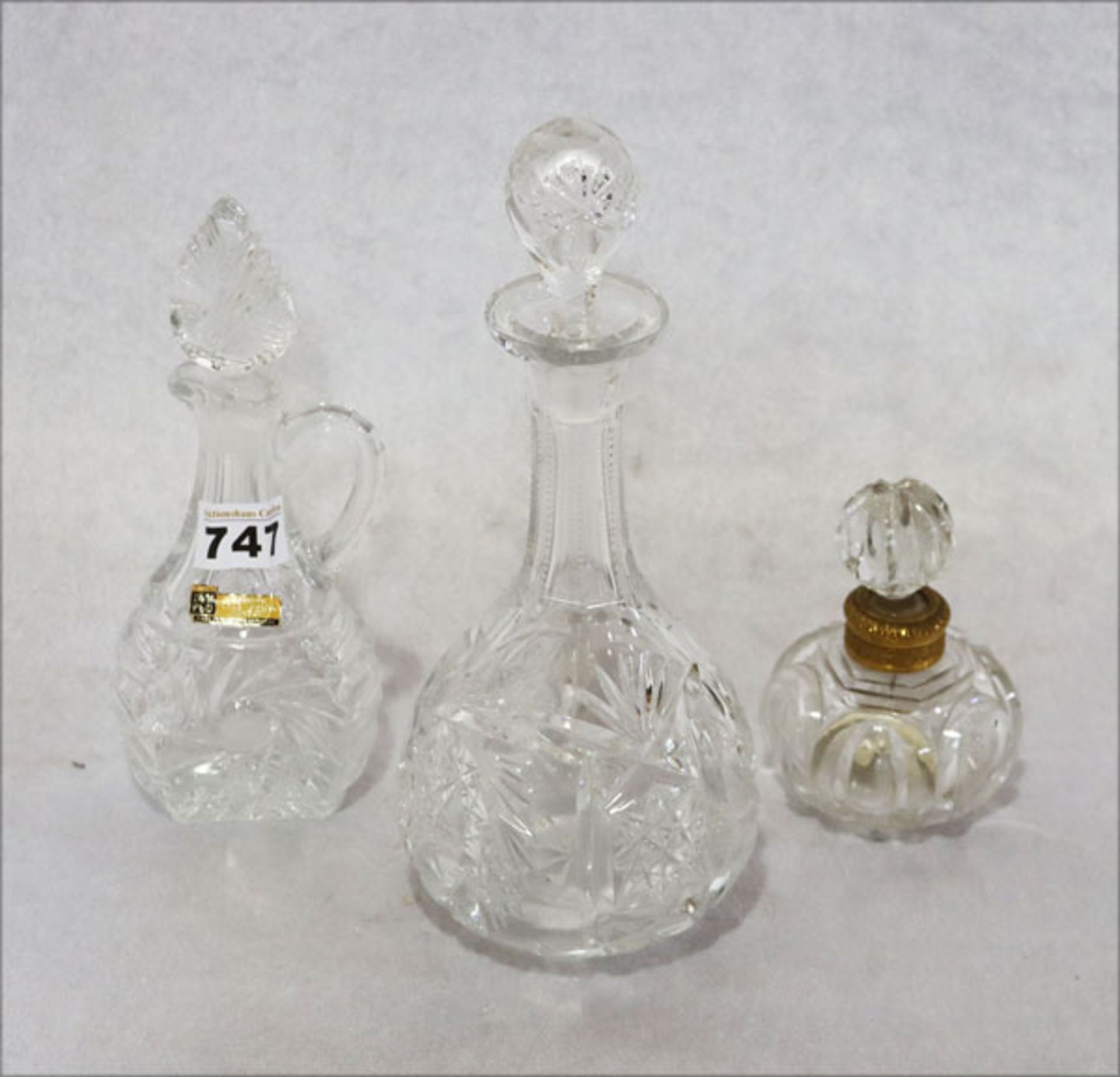 Konvolut: Glas Karaffe, H 27 cm, Glas Rumkännchen, H 21 cm, und Glas Flakon, H 12 cm,