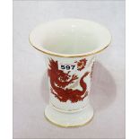 Meissen Bechervase mit rotem Drachen und Golddekor bemalt, H 19 cm, D 16,5 cm