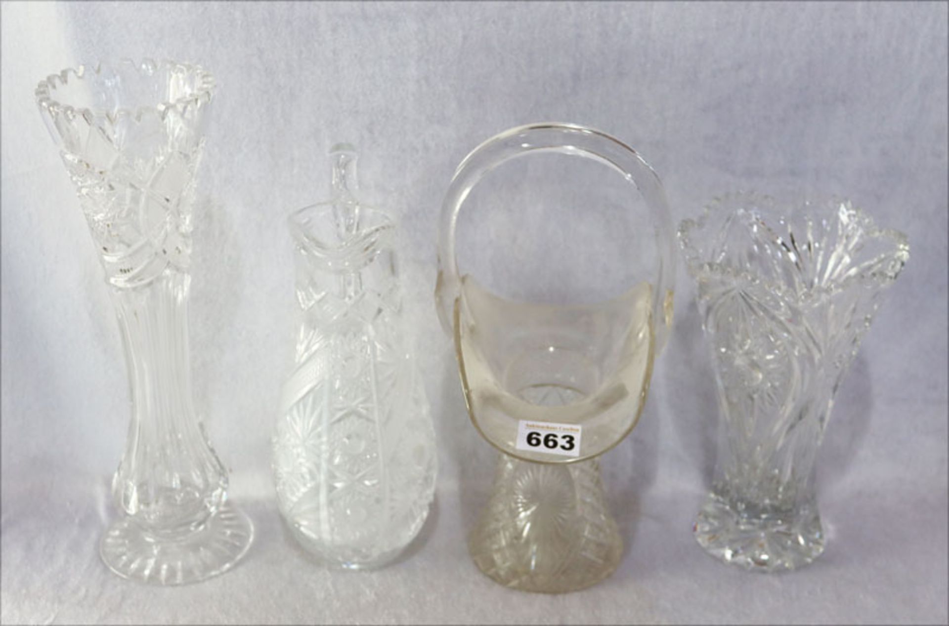 Glas-Konvolut: Henkelschale, H 32 cm, Henkelkanne, H 28 cm, und 2 Vasen, H 24/34 cm, teils mit