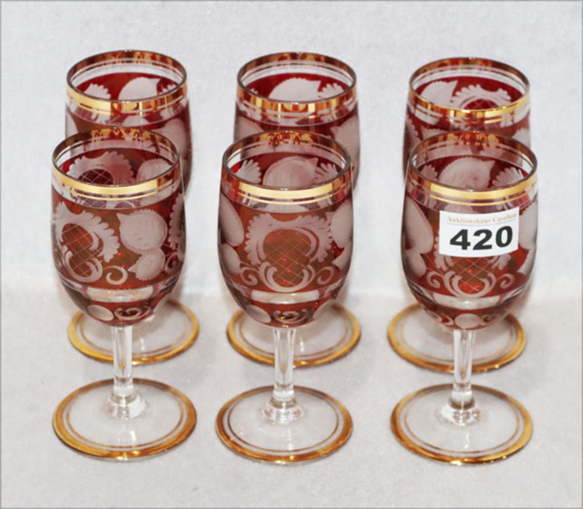 6 Weingläser mit graviertem Dekor, Goldrand, H 15 cm, Gebrauchsspuren