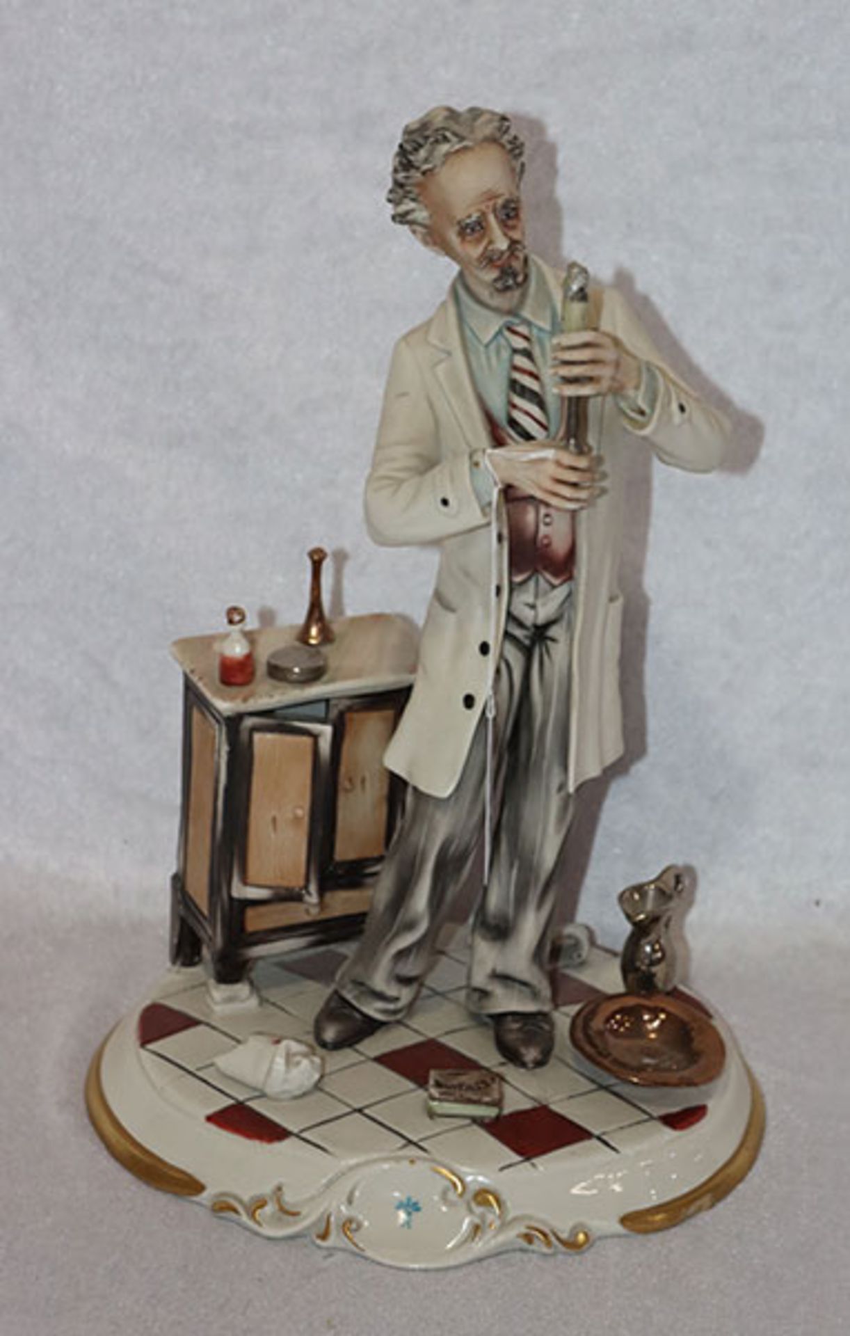 Porzellan Figur 'Mediziner', farbig bemalt, teils bestossen, H 31 cm
