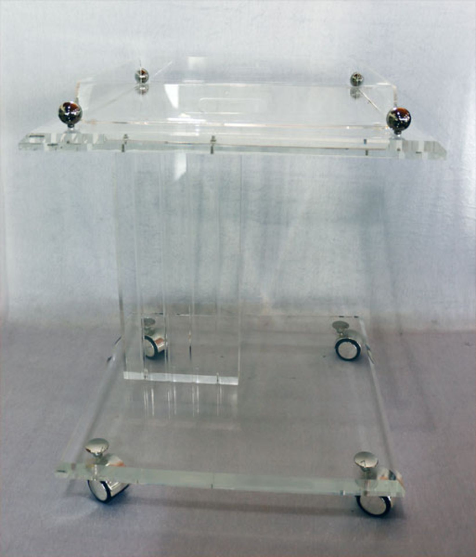 Acryl Beistelltisch mit Ablageboden, Tablett abnehmbar, H 57 cm, B 50 cm, T 50 cm, Gebrauchsspuren