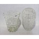 Kristall Glasvase mit Schliffdekor, teils mattiert, H 30 cm, und Glasvase mit Noppendekor, H 26