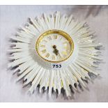 Hutschenreuther Kunstabteilung Sunburst Wanduhr, 70er Jahre, Uhr in Sonnenform, weiß mit