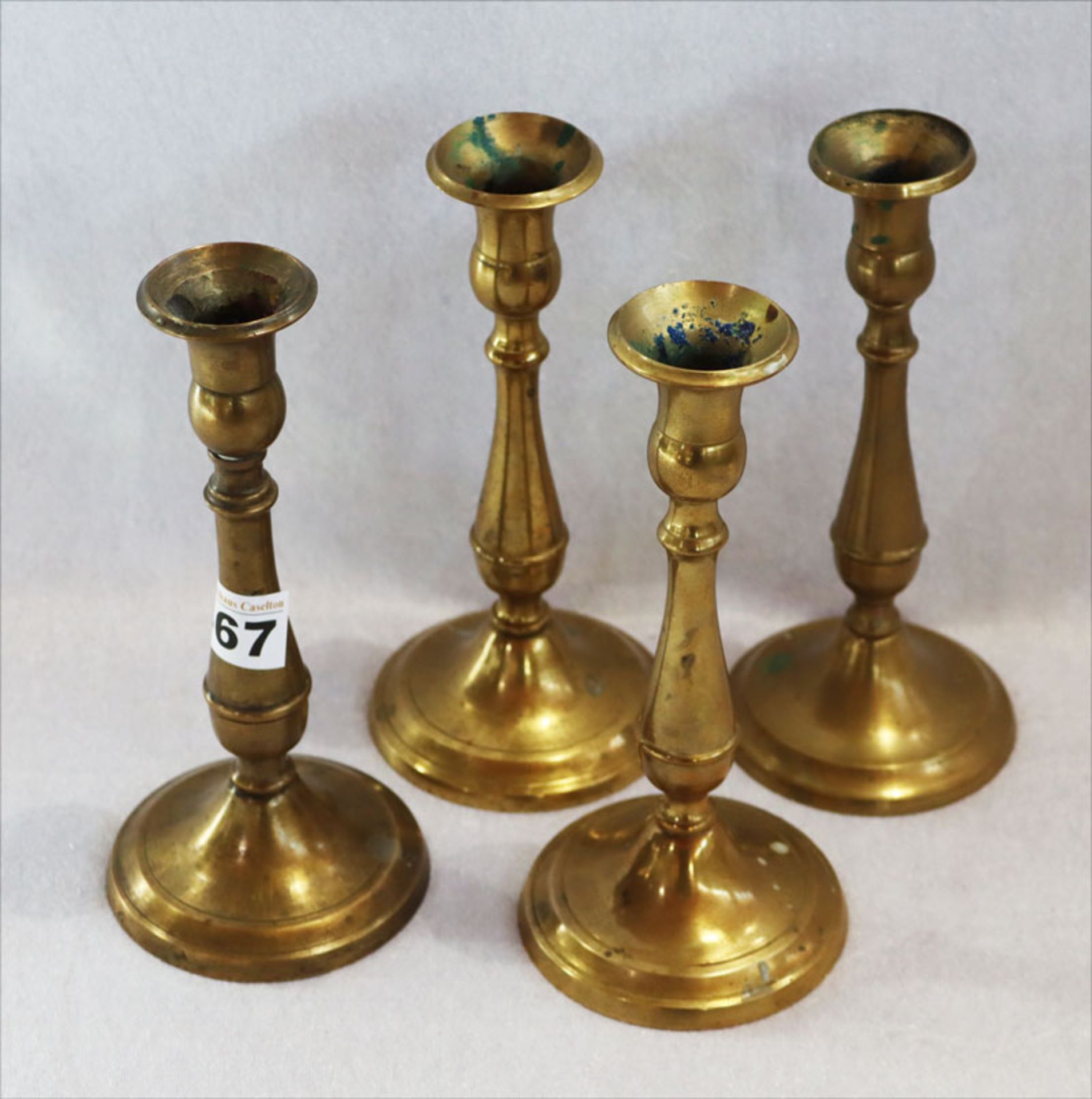 4 Messing Kerzenleuchter, H 19 cm, Alters- und Gebrauchsspuren