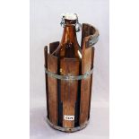 Glas Bierflasche mit Holz/Metall Trage, H 46 cm, D 21 cm, Alters- und Gebrauchsspuren, teils