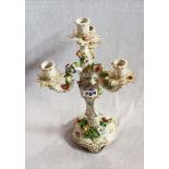 Dresdner Porzellan Kerzenleuchter für 4 Kerzen, Blumendekor und plastische Blütenverzierung, H 38