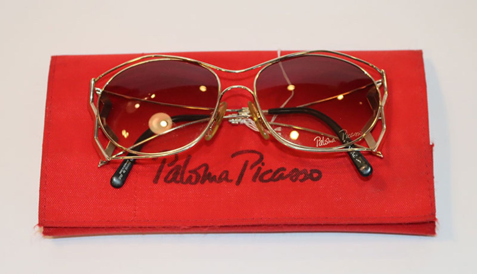 Paloma Picasso Sonnenbrille mit Kristall-Strass, Vintage 90er Jahre, getragen mit Etui