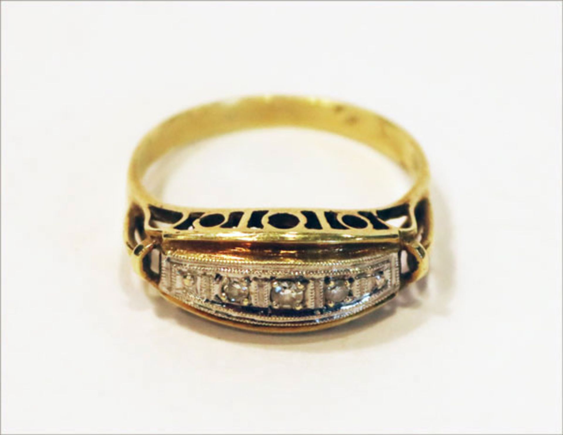 14 k Gelbgold Ring mit 3 in Weißgold gefaßten Diamanten, 3,6 gr., Gr. 58