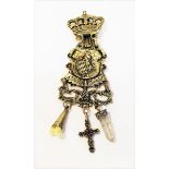 Silber Rockstecker mit reliefierter Krone und bayerischem Wappen, sowie 3 Anhänger, Kreuz,