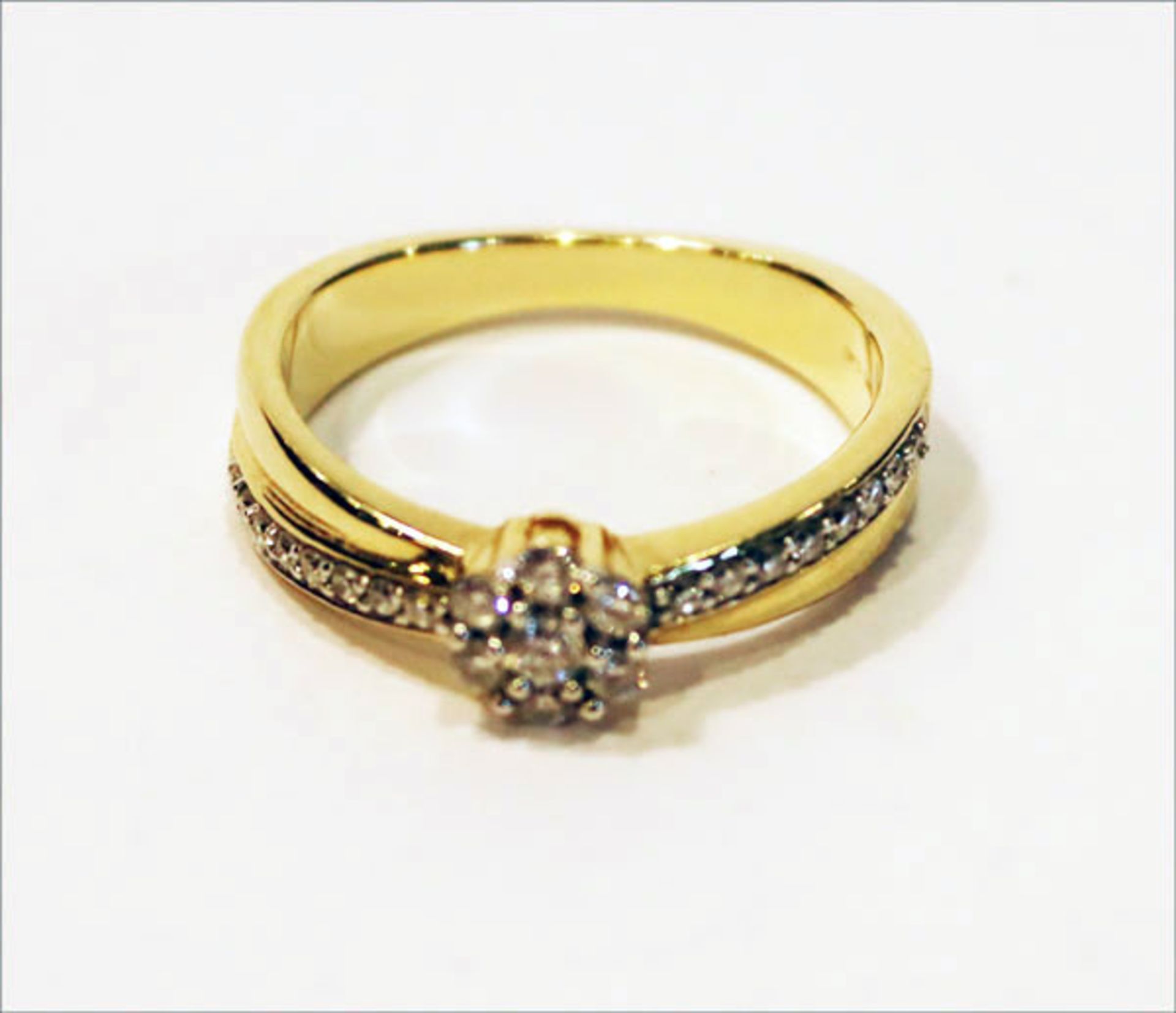 14 k Gelb- und Weißgold Ring mit 23 Diamanten, zus. ca. 0,40 ct., 5,2 gr., Gr. 58