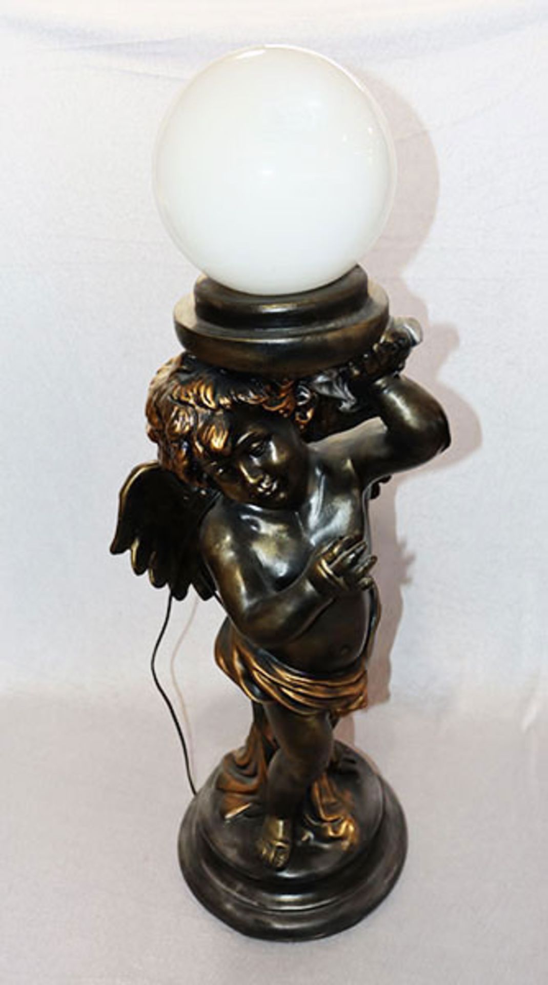 Stehlampe, Gußfigur 'Engel' mit weißer Glaskugel, H 102 cm, D ca. 44 cm, Funktion nicht geprüft,