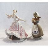 Lladro Porzellanfigur 'Mädchen mit Lamm', H 21,5 cm, und Porzellan 'Tänzerin', Made in Romania, H
