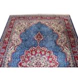 Teppich, blau/beige/rot/bunt, Gebrauchsspuren, Fransen teils beschädigt, 337 cm x 218 cm