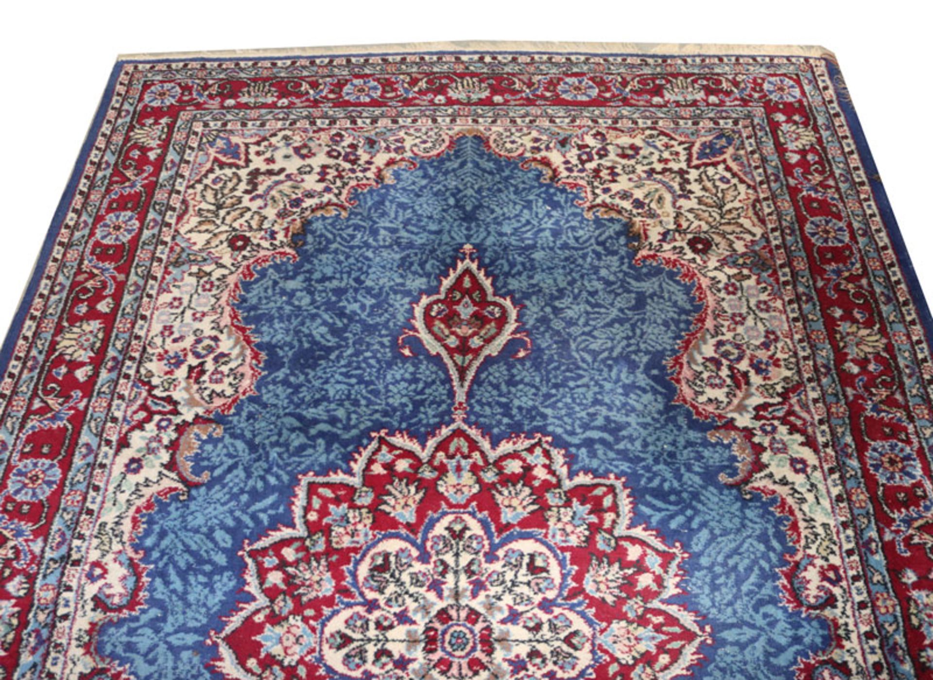 Teppich, blau/beige/rot/bunt, Gebrauchsspuren, Fransen teils beschädigt, 337 cm x 218 cm