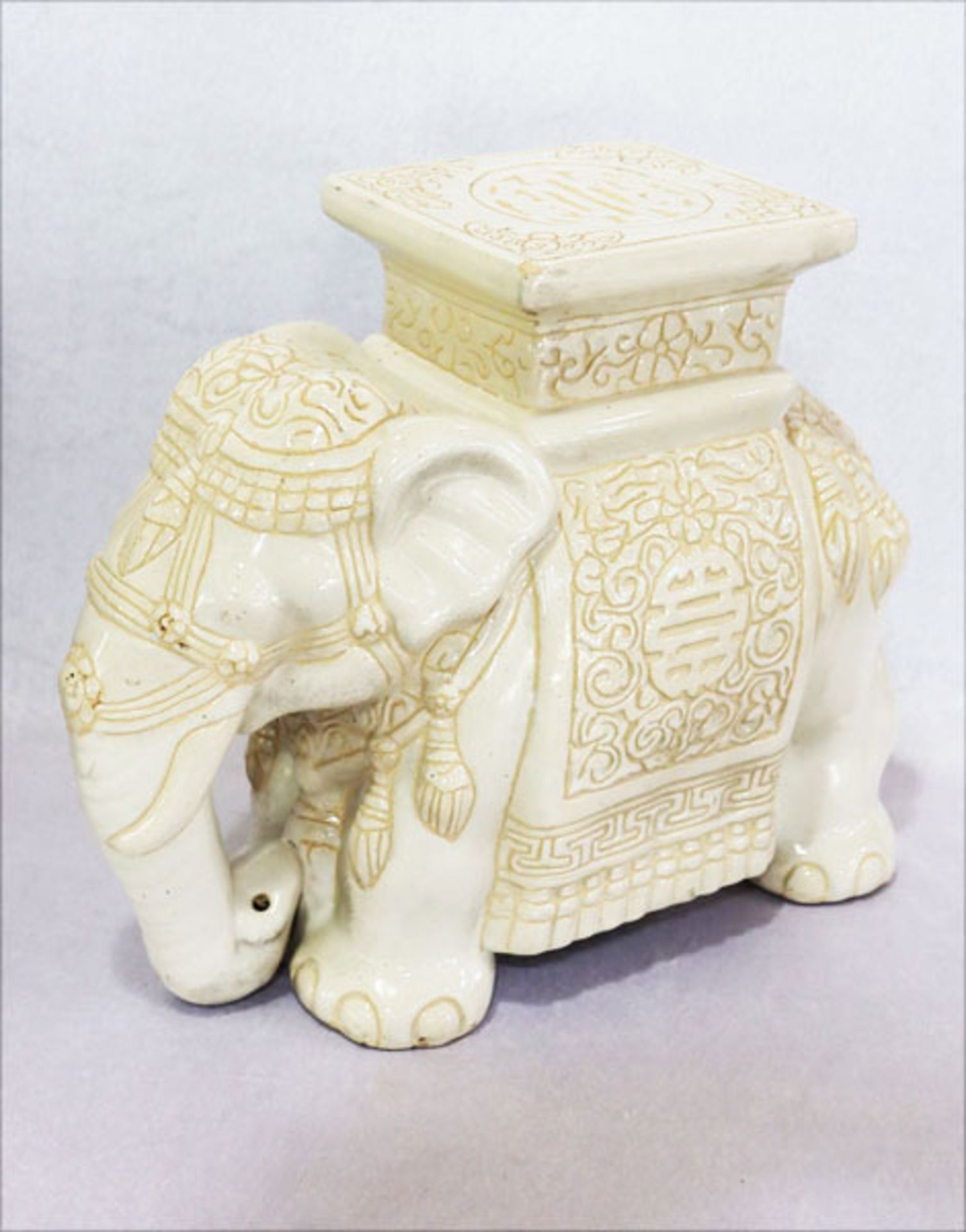 Keramik Blumenhocker 'Elefant', weiß glasiert, H 40 cm, T 52 cm, B 26 cm, Gebrauchsspuren,