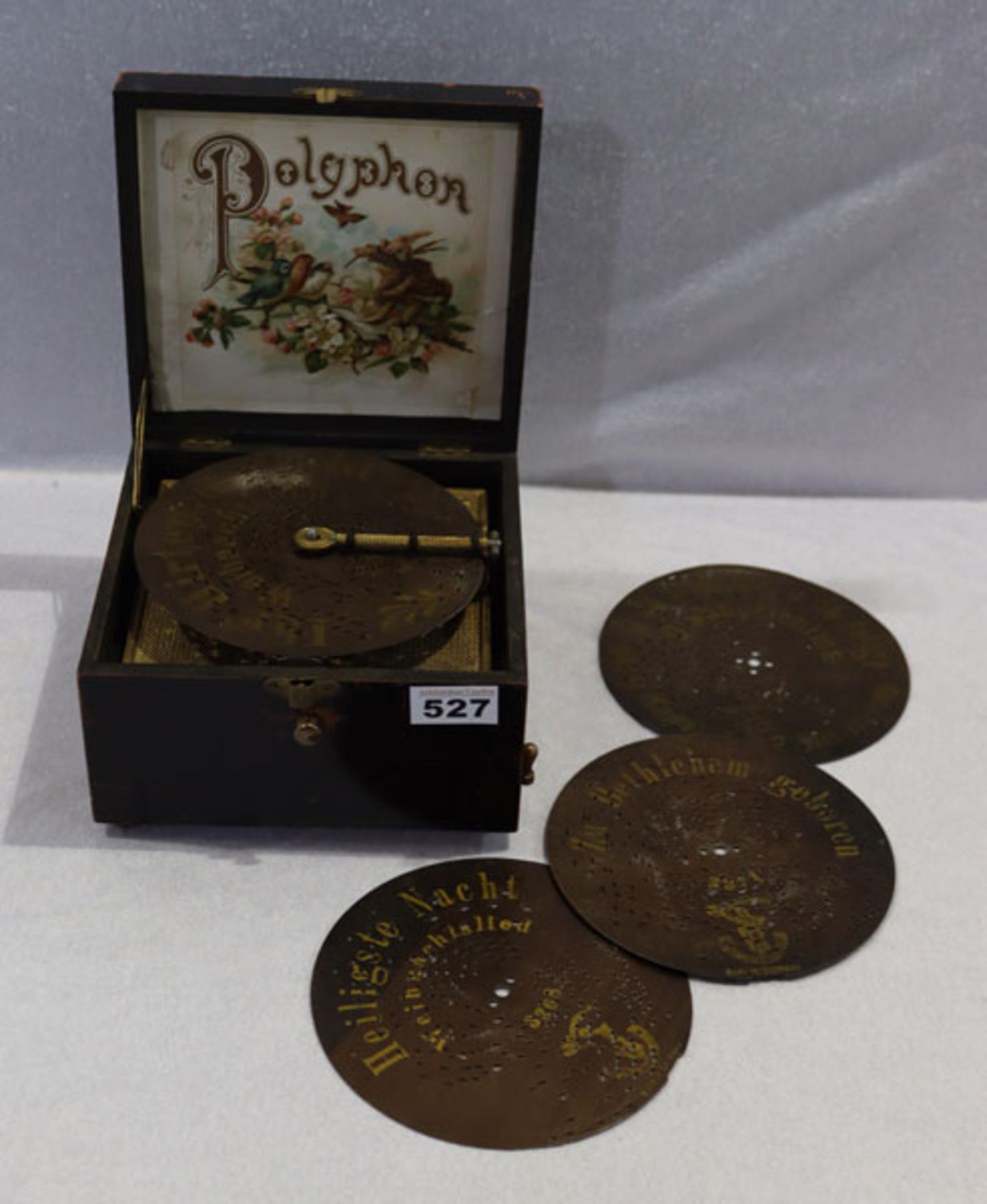 Polyphon in Holzkasten mit 42 Platten, H 13 cm, B 20 cm, T 19 cm, Funktion nicht geprüft, Alters-