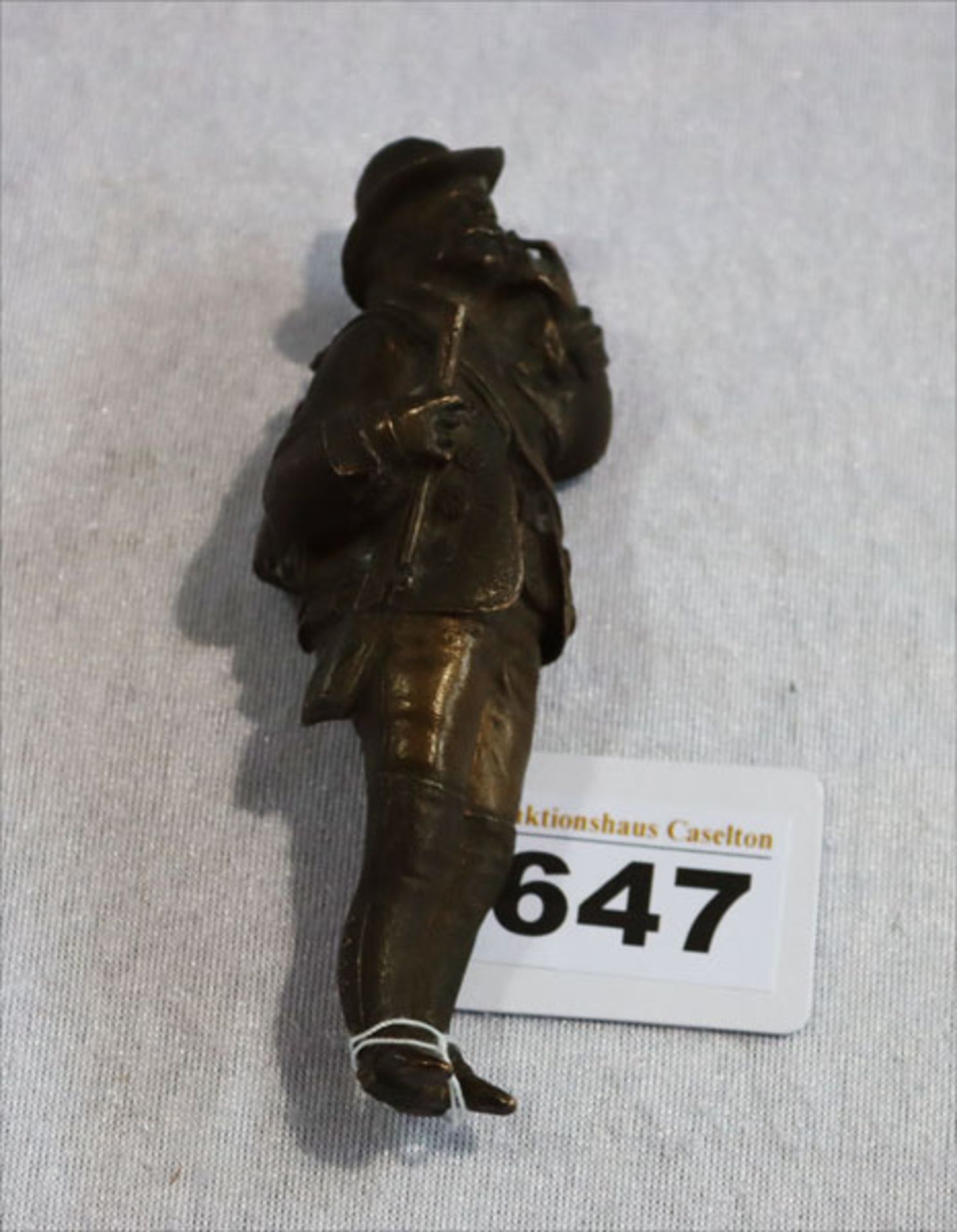 Bronzefigur 'Jäger', H 11,5 cm, teils beschädigt