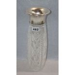 Kristallglas Vase mit Schliffdekor und Silberrand mit gekrönter Monogrammgravur, H 34 cm, Alters-