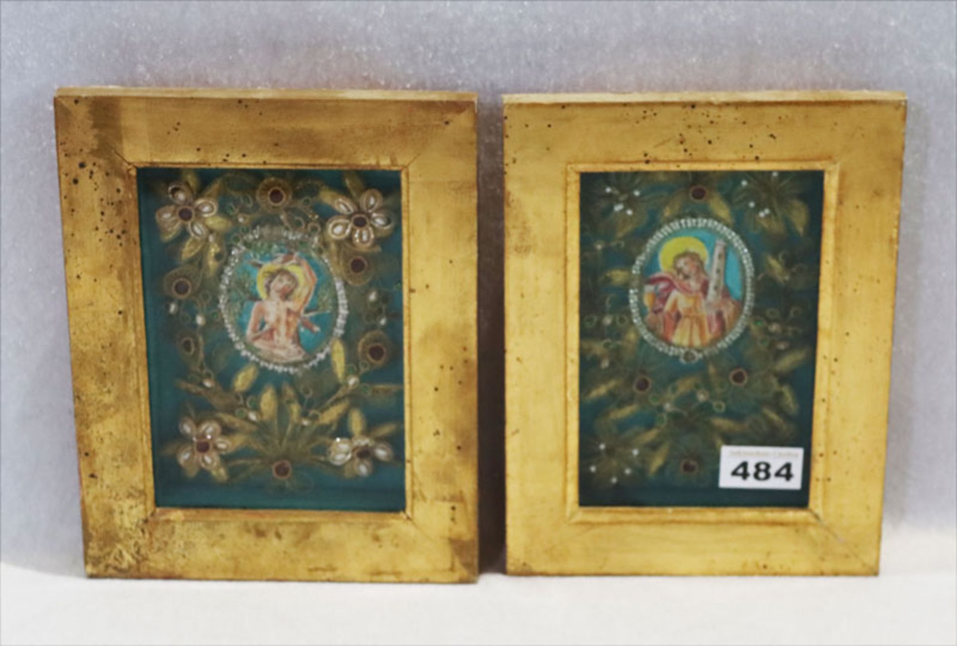 2 Klosterarbeiten mit Bildnissen 'Heilige Sebastian' und 'Heilige Barbara', unter Glas gerahmt,