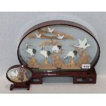 2 asiatische Korkbilder mit Vögel in verglasten Holzrahmen, 30 cm x 37 cm, T 7 cm, und 12 cm x 12