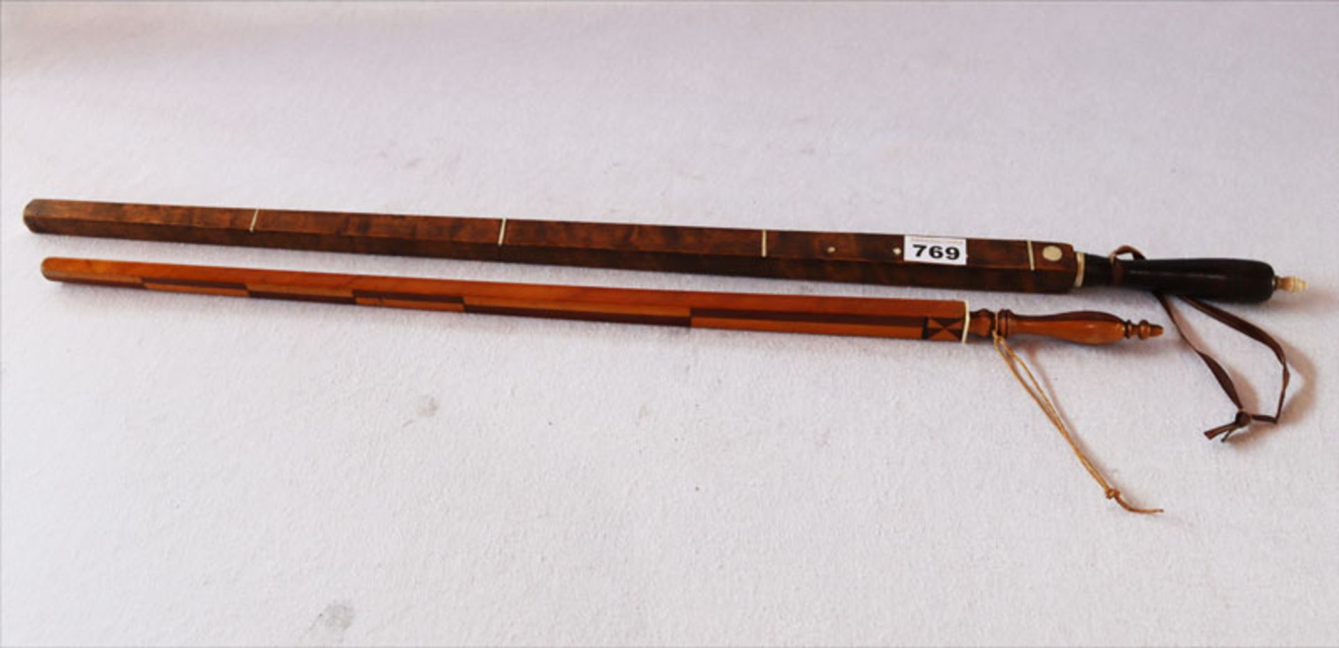 Holz Massstab, Elle, intarsiert und ein Holz Massstab, L 68 cm, 19. Jahrhundert, Alters- und