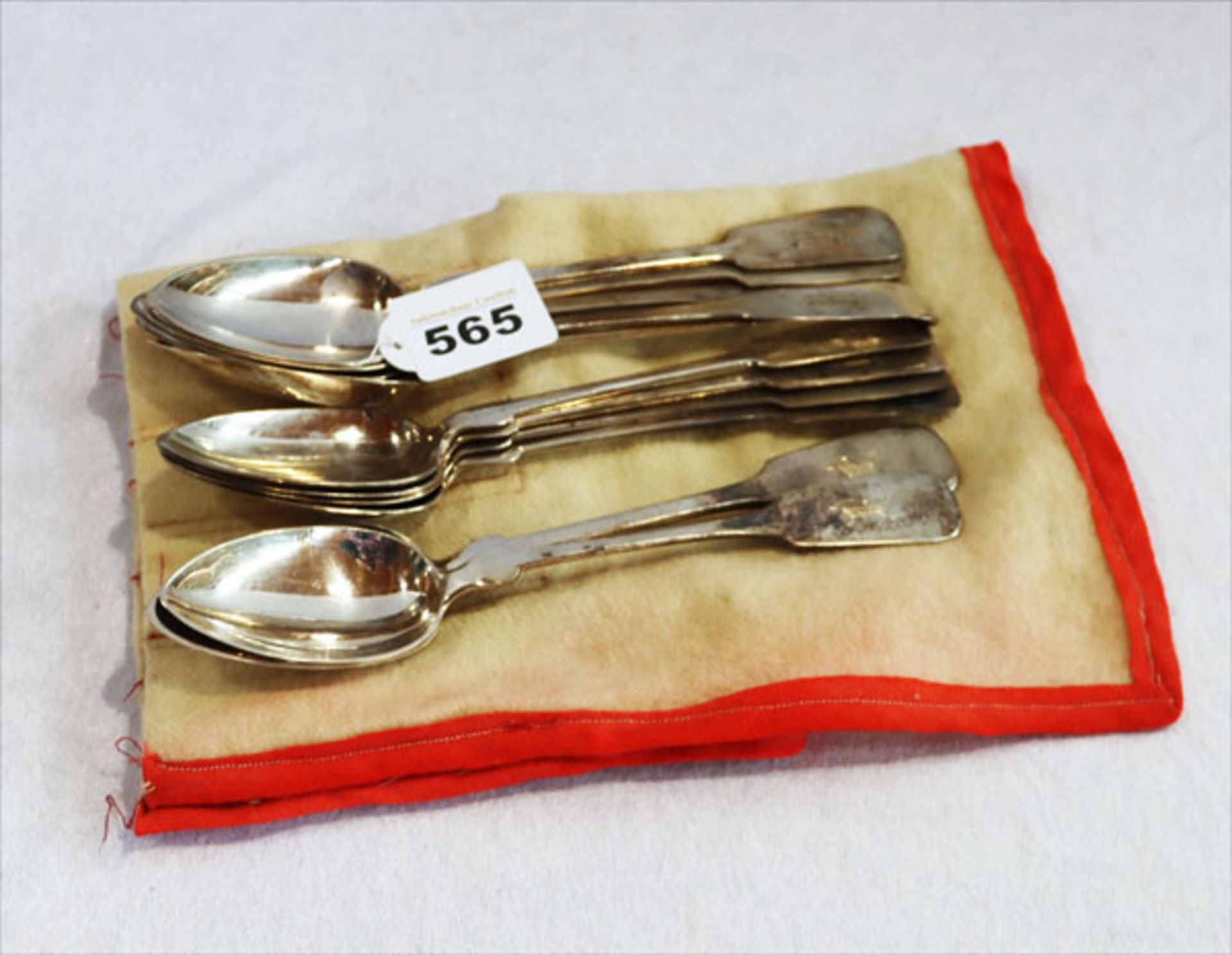 12 Suppenlöffel, 12 Lot Silber, 638 gr., mit Monogrammgravur, Gebrauchsspuren