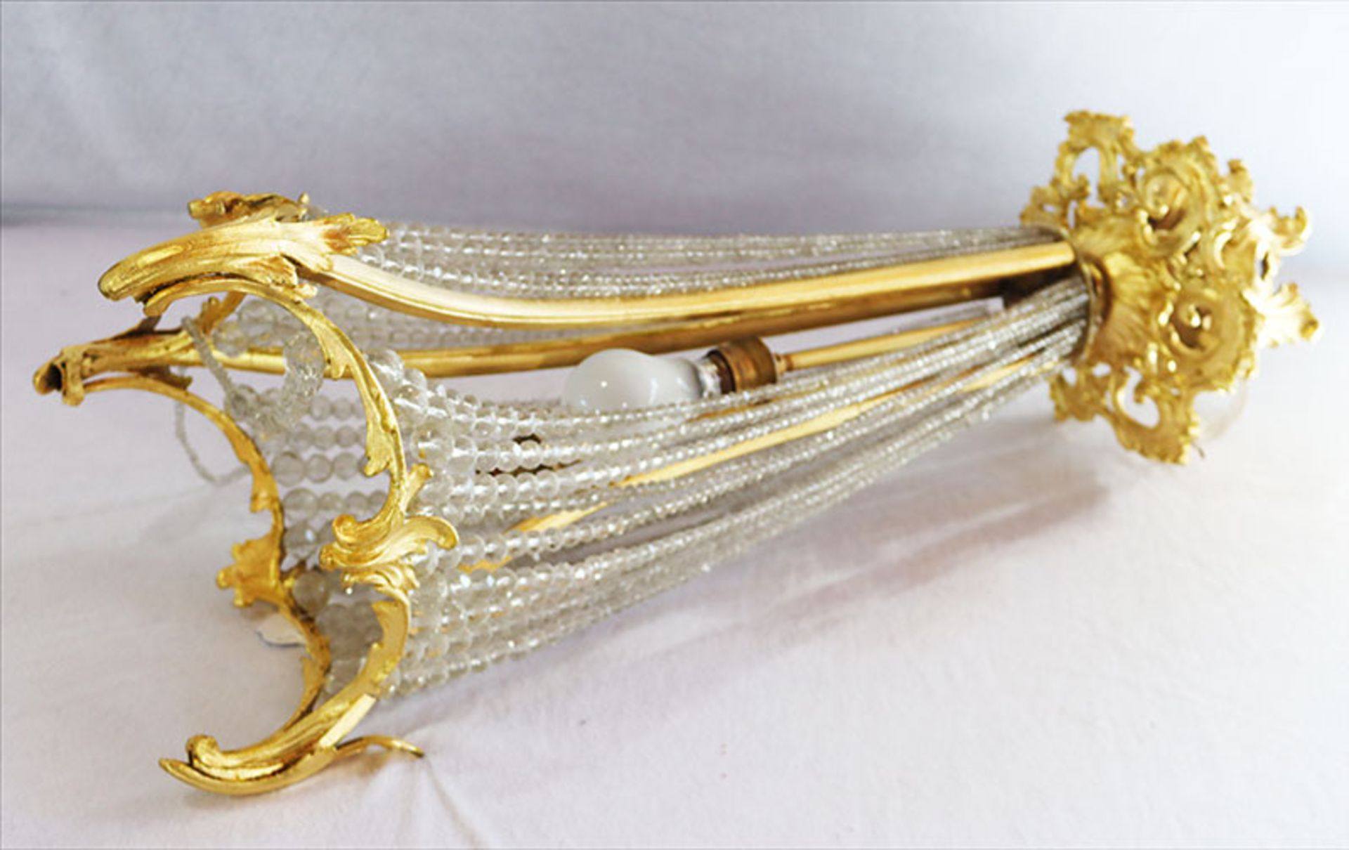 Ausgefallene Metall Hängelampe, vergoldet mit Glasprismen, H 73 cm, D ca. 31 cm, Funktion nicht