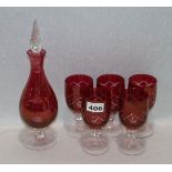 5 Weingläser mit rotem Kelch und Schliffdekor, H 14 cm, und rote Glaskaraffe mit Schliffdekor, H