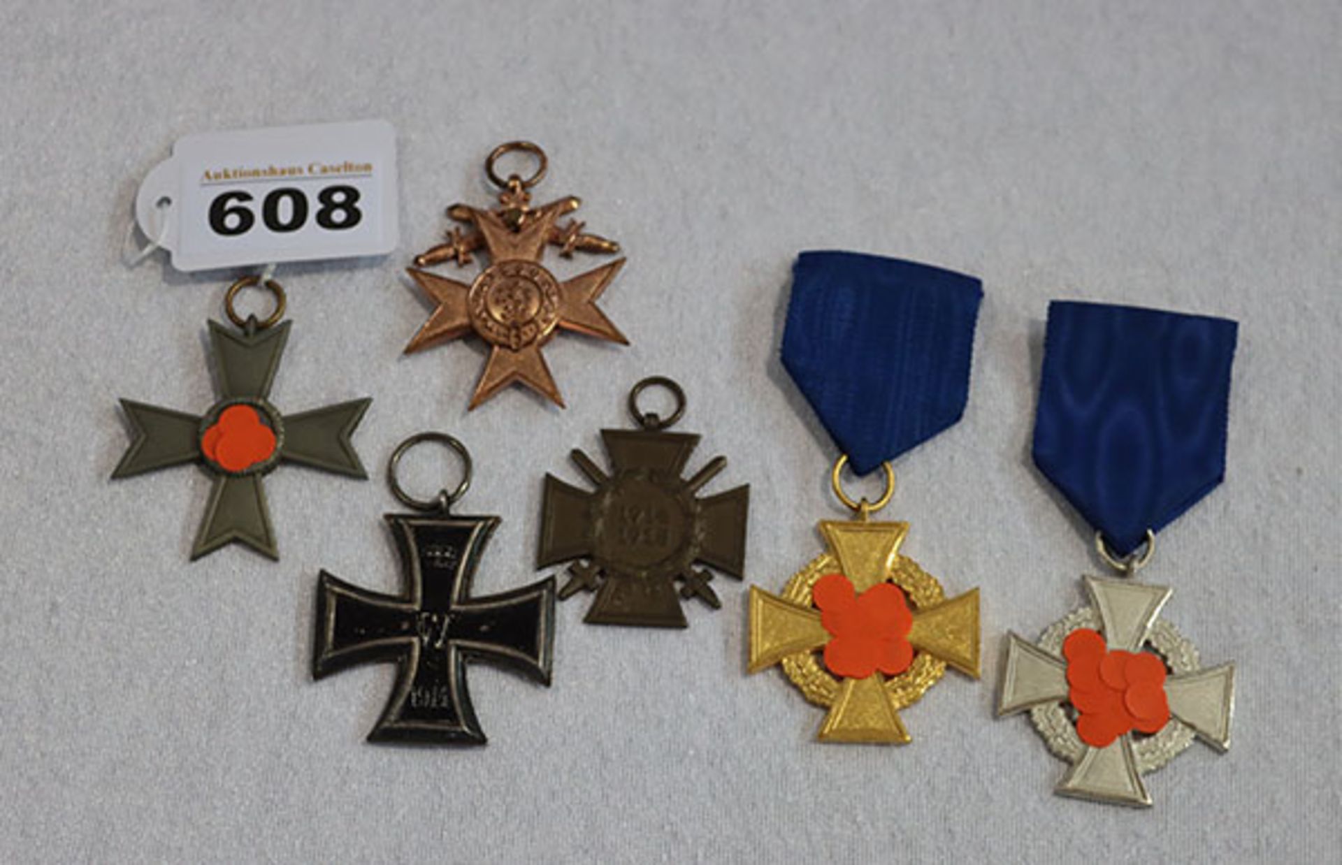 Orden-Konvolut: 3 Verdienstkreuze 2. WK, 2 Verdienstkreuze 1. WK und EK2 1. WK