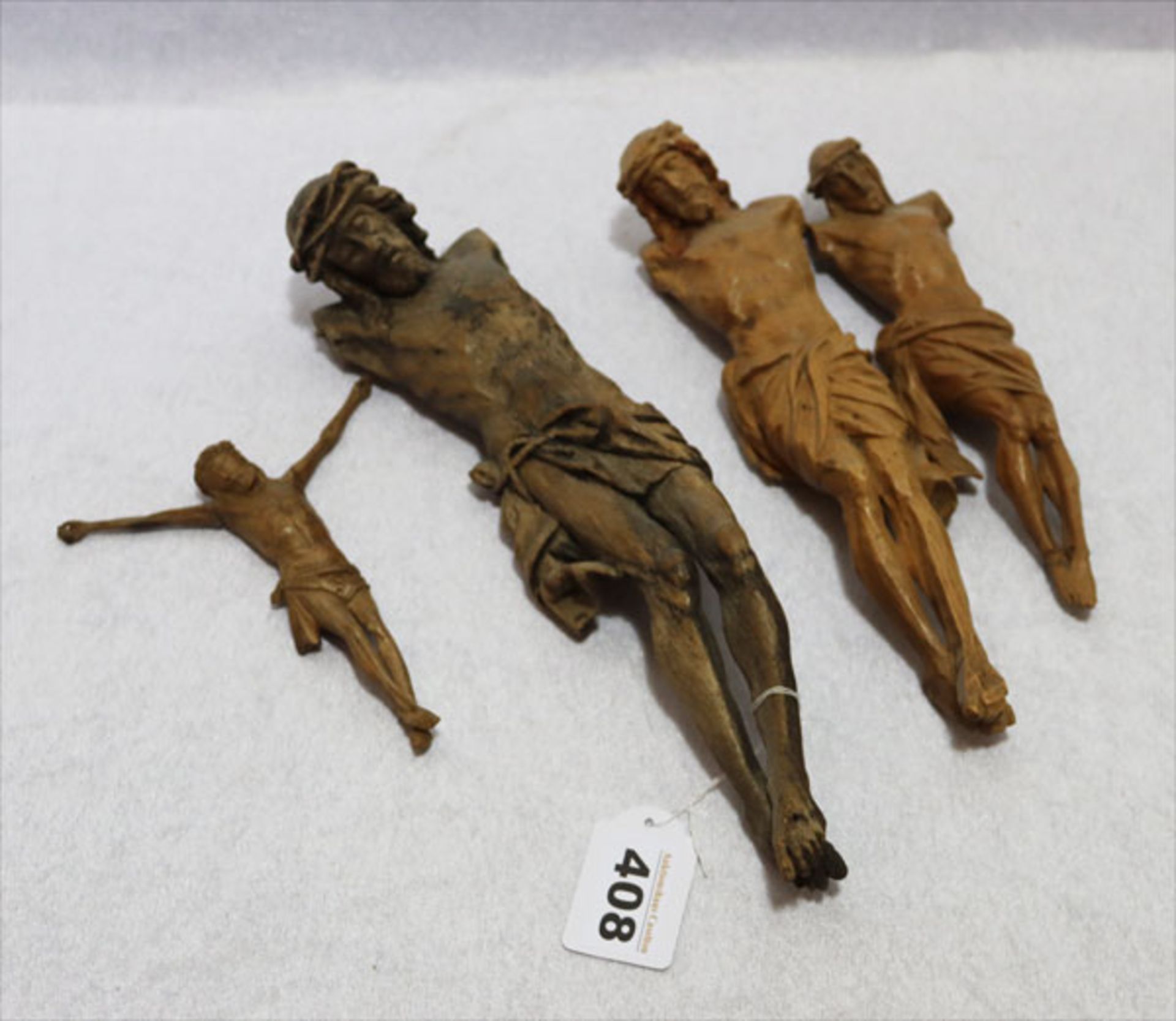 4 Holzfiguren 'Jesus', 3 davon ohne Arme, beschädigt, H 13/30 cm, Altersspuren
