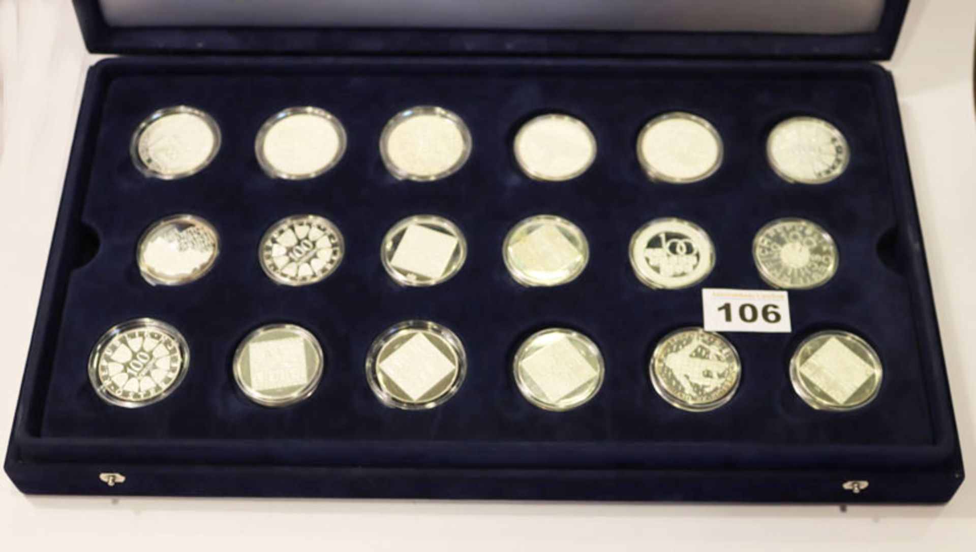 Kassette mit 50 Silber Gedenkmünzen der Republik Österreich, 791,6 gr. Feinsilber