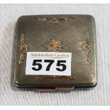 Puderdose, 925 Silber mit Gold-Verzierungen und Schließe, fein graviert, 92 gr., 7 cm x 7 cm,