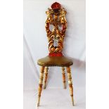 Holzstuhl auf gedrechselten Beinen, geschnitzte Rückenlehne, farbig gefaßt, Sitz gepolstert, H 106