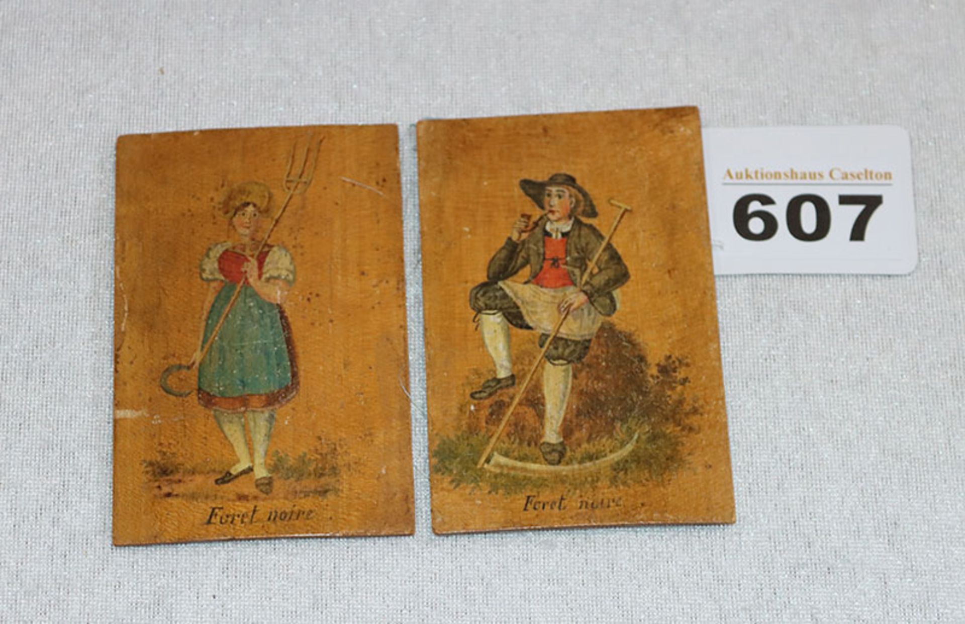 2 Medaillonbilder auf Holz 'Bäuerin' und 'Bauer', ohne Rahmen 8,5 cm x 5,5 cm