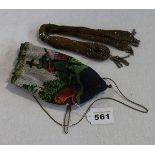 Perlenbeutel mit Jagdmotiv und Geldbeutel mit Perlenstickerei, Alters- und Gebrauchsspuren