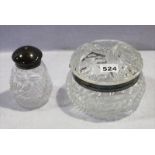 Runde Glas Deckeldose mit Schliffdekor und Metallmontierung, H 13 cm, D 19 cm, und Glasdose mit